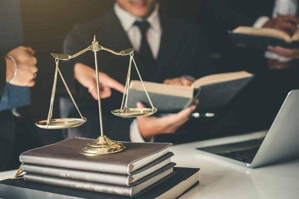 Pourquoi choisir un avocat pour votre défense fiscale ?